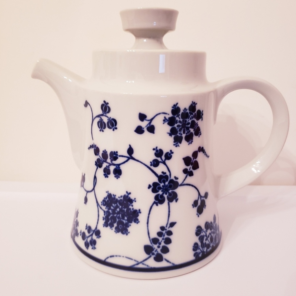 ♡Vintage Noritake Primastone teapot with lid - Discont'd pattern clinging vine